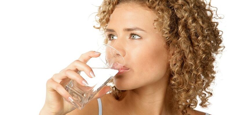 In a drinking diet, you should consume 1, 5 liters of purified water, in addition to other fluids. 